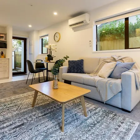 Charming Downtown Hideaway 1 Bed 1 Bath Apartment